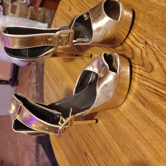 Platform heels - Picture 2 of 3